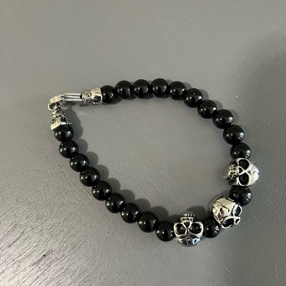 Stainless skull and onyx bead bracelet